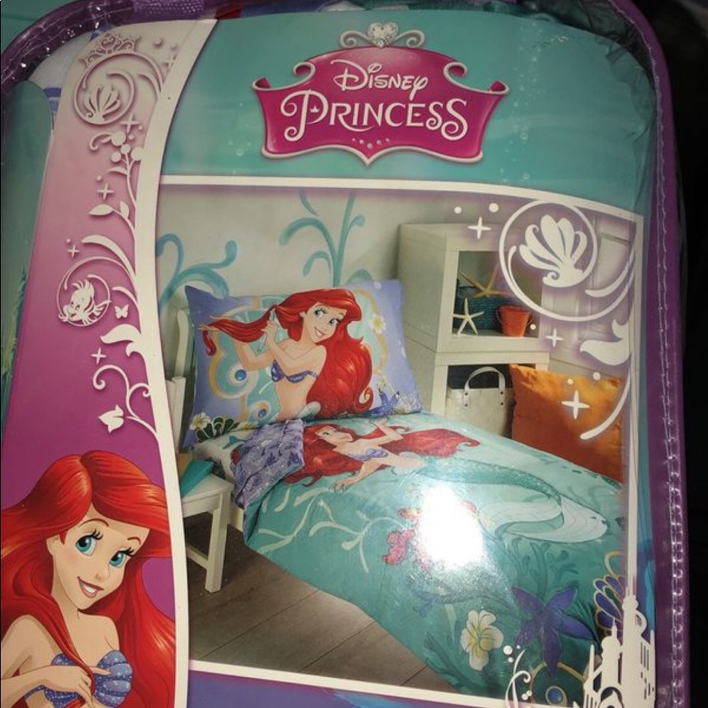 Little mermaid toddler bed